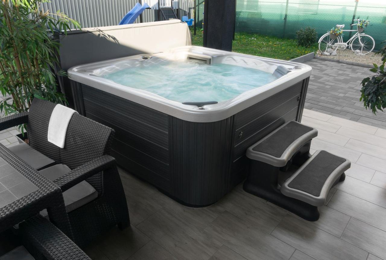 Garden Lux Apartman Hajdúszoboszló Buitenkant foto